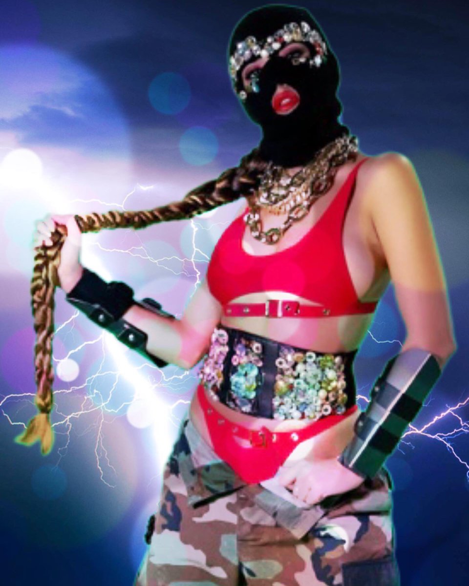 _alteredegos's tweet photo. Meet YAS8480- 

🛸Rouge protector of the avatar galaxy.

👽Hard to spot even harder to catch this warrior fights for avatar rights.

👁‍🗨 If lucky you will catch this one walking down the runway at the first ever @DIGITALAX_  #realmrunway event during #digitalfashionweek #NYC https://t.co/omcEXQtTIY