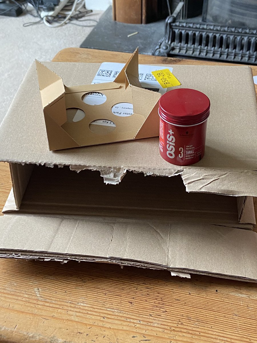 dickiedars's tweet photo. Never buying from Amazon again the packaging is outrageous #Amazon #packaging https://t.co/JjE9Z4esWK