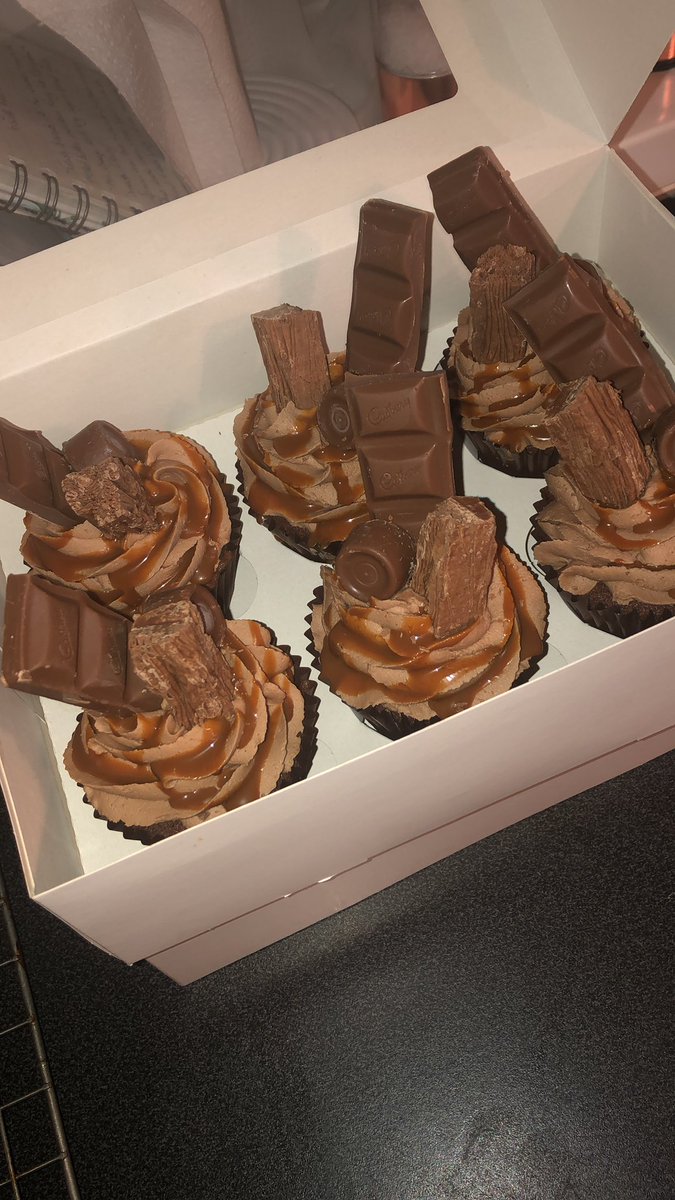 Dotsdesserts89's tweet photo. Chocolate overload cupcakes!! https://t.co/BBpuOY2w2F