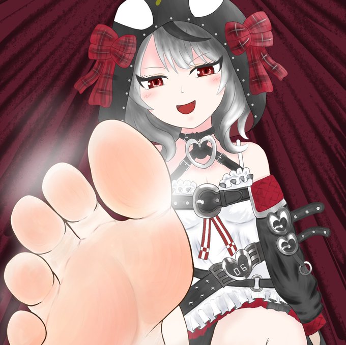 先日投稿したクロヱちゃんなんですけどpixivのフォロワー100人以上増えました。
閲覧数といいねの割合が当社比でおかしい増え方して凄く嬉しかったです。
まだまだ改善点だらけではありますが、少し自信になりました😊

#この作品がなかったら今の自分は存在しなかったと言っても過言ではない作品 