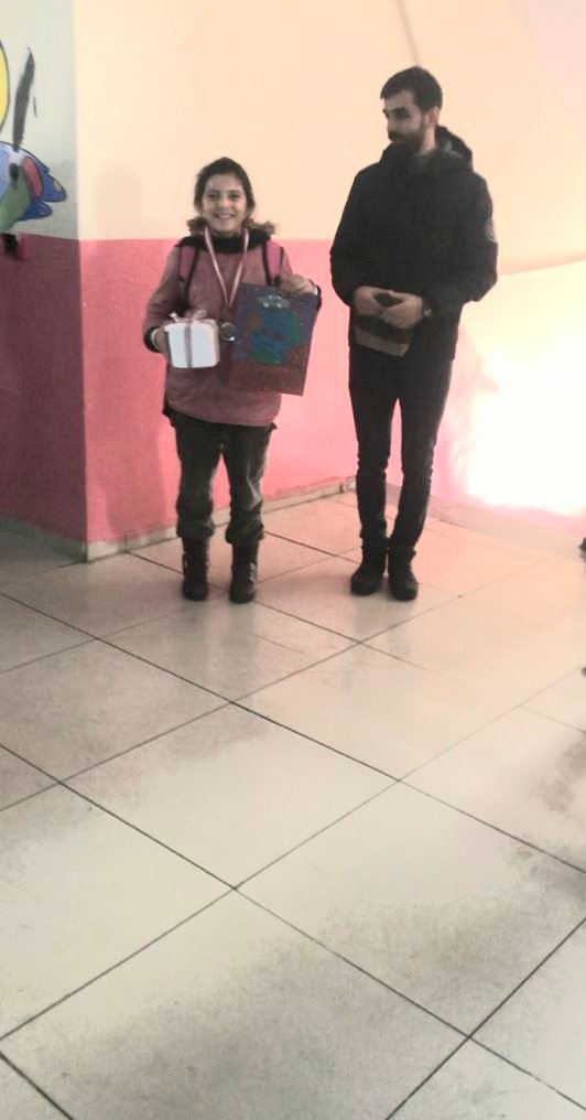 "En Büyük Hayalim" konulu resim yarışmasında dereceye giren öğrencilere ödülleri Okul Müdürü Mahsum Bingöl,  Müdür Yardımcısı Osman Bürkük ve Görsel Sanatlar Öğretmeni Belkıs Kolaş tarafından verilmiştir. <a href="/RahmiGuney/">Rahmi GÜNEY</a> <a href="/Maliyldz12/">Mehmet Ali YILDIZ</a>  <a href="/Azizbingoll/">Aziz BİNGÖL</a> <a href="/Mhsmbngl12/">Mahsum Bingöl</a> <a href="/bingolmem/">Bingöl MEM</a> <a href="/halukcakan12/">HALUK ÇAKAN</a>