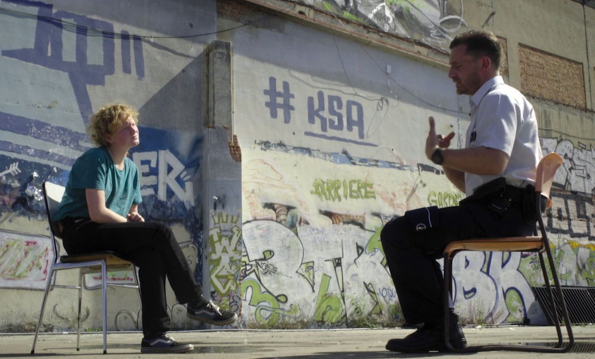 federalepolitie's tweet image. Davide en Bruno, 2 politieagenten bij de  @pz_zuid  , moesten al met geweld afrekenen. Voor de campagne #WederzijdsRespect, een initiatief van @ibzbe, gingen ze voor de camera in gesprek met 2 jongeren. Ontroerende en constructieve ontmoetingen : bit.ly/3gw9T6s