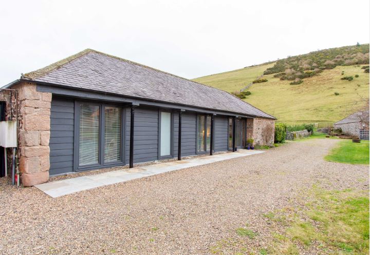 #NewtotheMarket - The Lodge, Kirknewton - £295,000 A tastefully converted 2 bedroom barn steading set in the #NorthumberlandNationalPark. Viewing is highly recommended. #Wooler #Views #AitchisonspropertyCentre ow.ly/ONZU50HPi5P