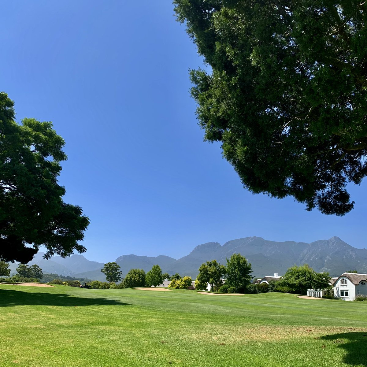 Sunshine_Tour's tweet photo. 𝓟𝓲𝓬𝓽𝓾𝓻𝓮 𝓹𝓮𝓻𝓯𝓮𝓬𝓽 🖼️
⛳ Outeniqua Golf Course
📍 @FANCOURTSA
🗺️ George, Western Cape
Can you guess which hole this is ?
#DiDataProAm
#GreatnessBeginsHere
#SunshineTour https://t.co/3RbukHvBry