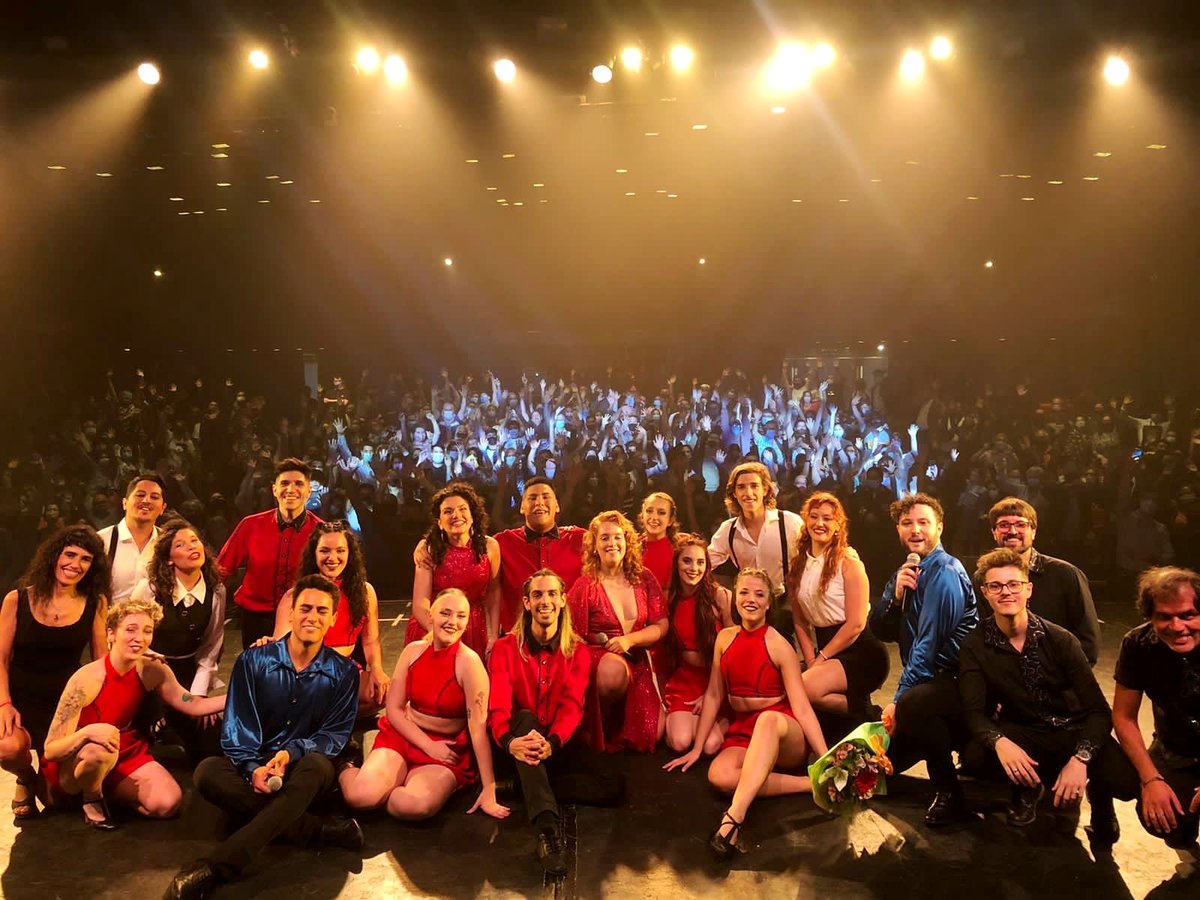 El pasado sábado 5 de febrero, estrenamos la 2da. temporada de #loquesenoscantaybaila con un lleno total del teatro Apolo. Gracias por esta fiesta inmensa!!