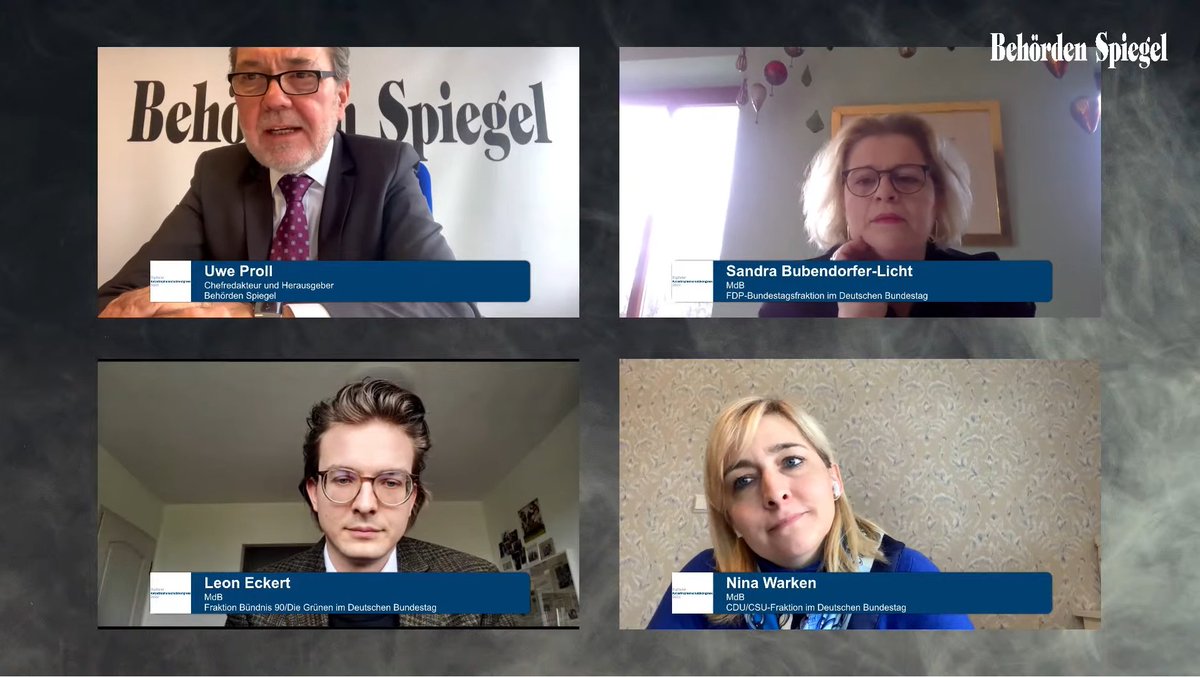 Der erste Tag des #KataKon22 neigt sich dem Ende. Wir nutzen die Gelegenheit für eine Debatte um die Bedeutung des Katastrophenschutzes in der neuen Legislaturperiode. <a href="/ProllUwe/">Uwe Proll</a> spricht mit <a href="/Bubendorferfdp/">Sandra Bubendorfer-Licht</a>, <a href="/Leckert_/">Leon Eckert</a> und <a href="/ninawarken/">Nina Warken</a>.