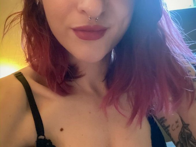 I'm online right now on skyprivate (live skype show). my private profile: https://t.co/MCpIpdNVwE Please<a href="/tag/camgirl"class="tags"><span>#camgirl</span></a>