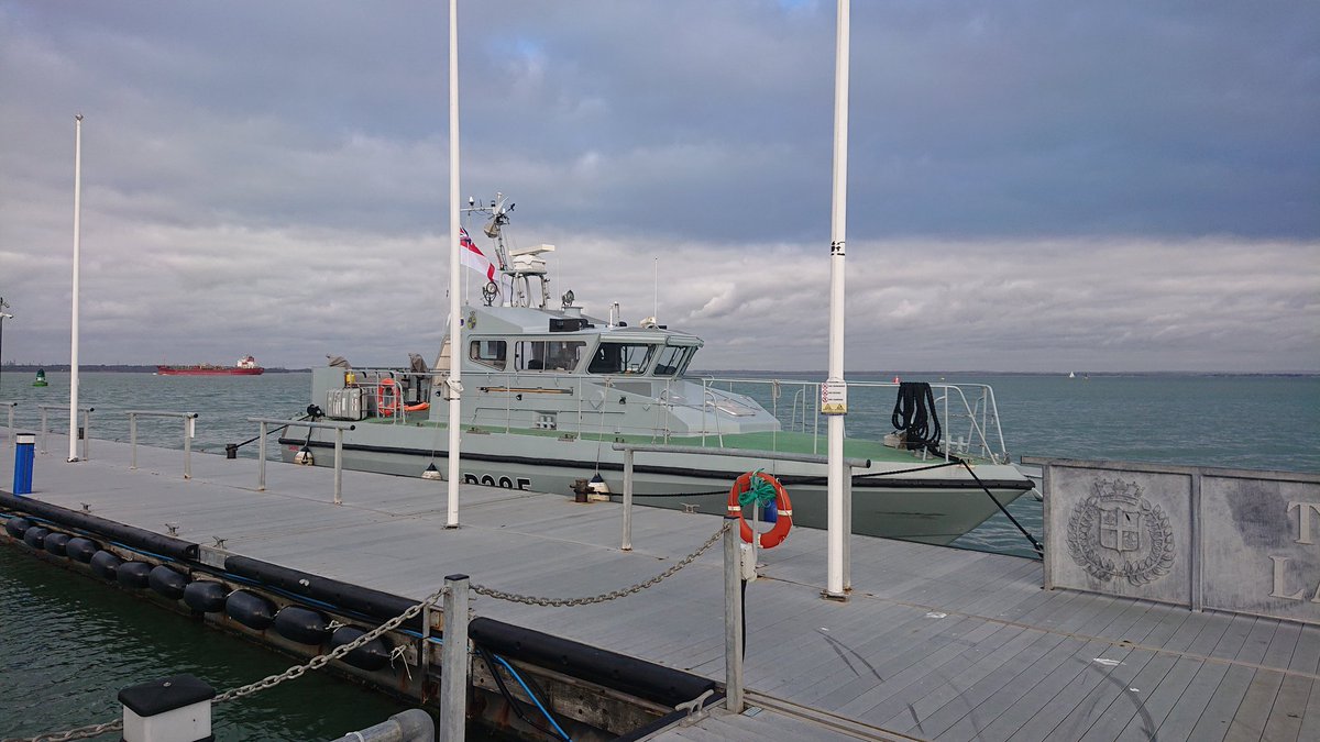 HmsSabre's tweet photo. Today Team Sabre visited Cowes, and gave @HMSWildfire's Lt Dunhill an insight as to how we conduct our day-to-day business. Always a pleasure to work with the @RNReserve! https://t.co/pAUXFRtJHx