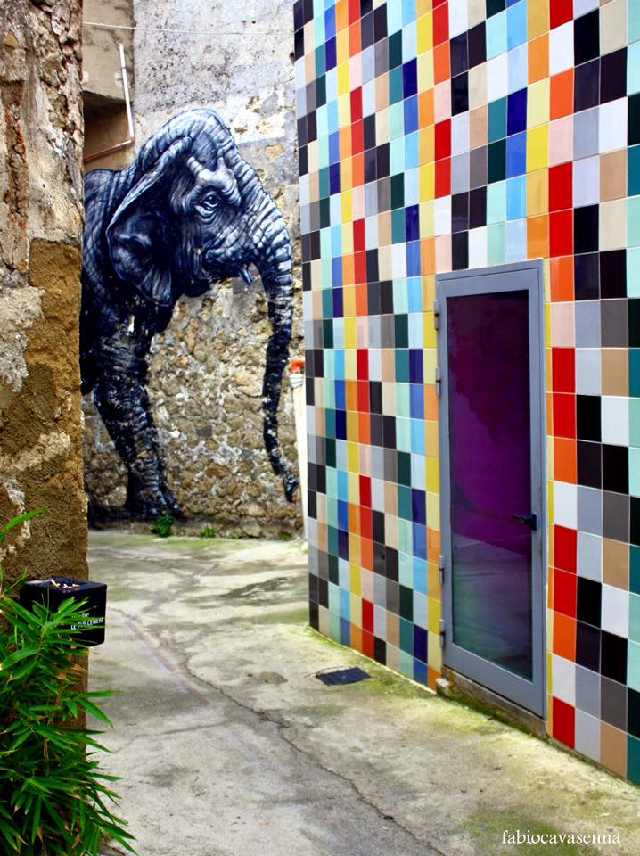 Chi di voi ieri sera su <a href="/RaiUno/">Rai1</a> ha riconosciuto questa location guardando la #makari2?

📷 Fabio Cavasenna

#visitsicilyinfo #visitsicily #agrigento #favara #rigenerazioneurbana #StreetArt <a href="/FarmFavara/">Farm Cultural Park</a>