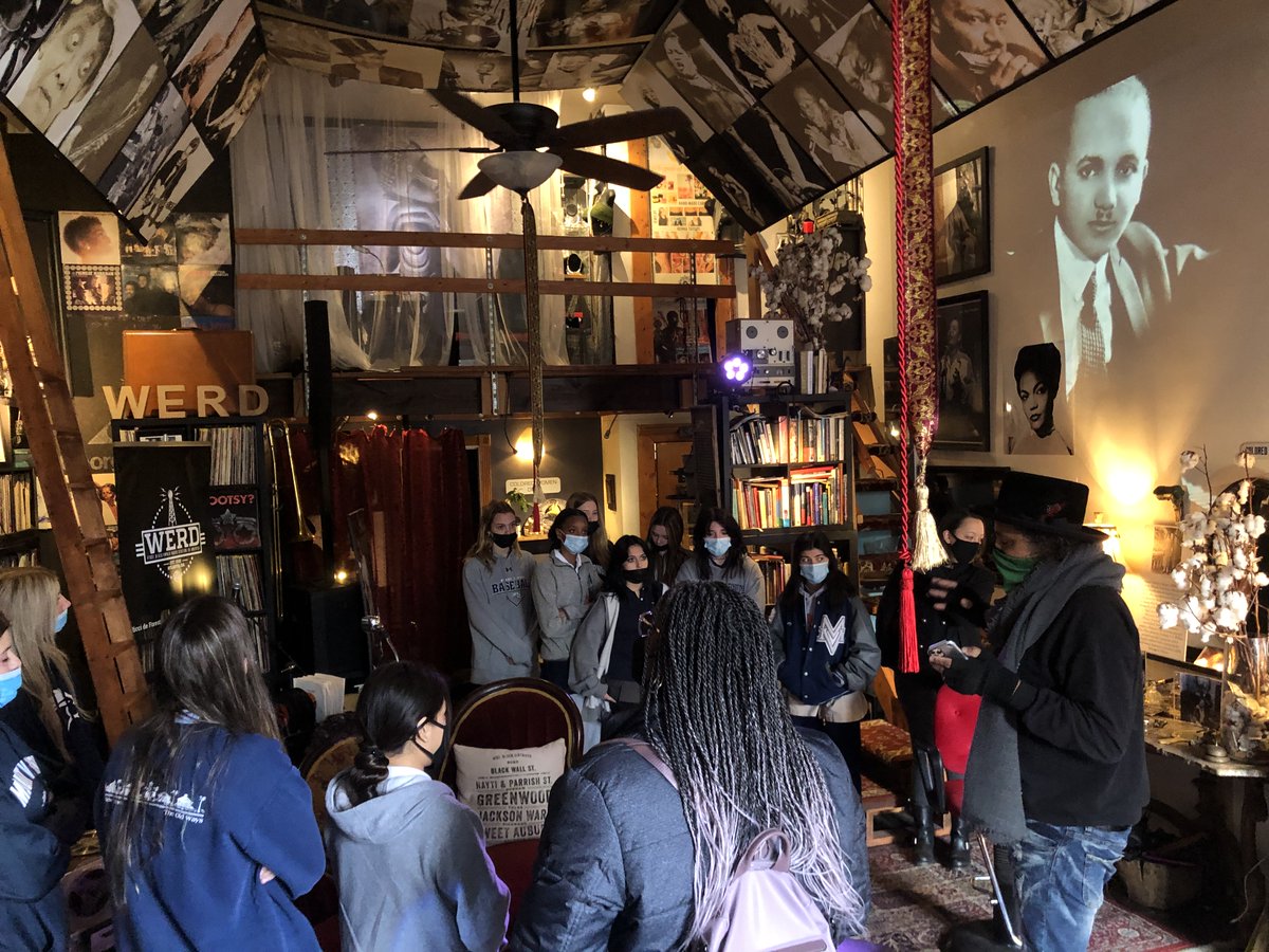 our_ms_brooks's tweet photo. Students in our course And Justice for All spent yesterday morning exploring Sweet Auburn Ave. We talked history, culture, music, preservation, ATL's civil rights legacy, and our role in the "beloved community." Love teaching hands-on history w/ @NUTINBUTburNET! #mvpschool https://t.co/Ak9wpl86y6