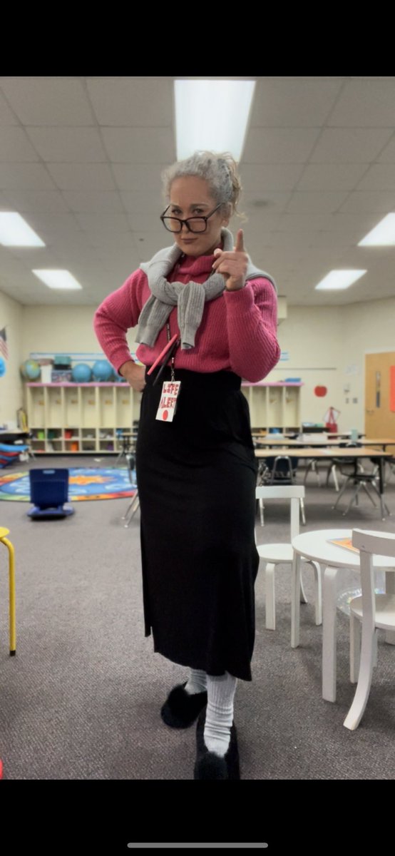 CassyReames's tweet photo. Ms. Reames is ready for retirement! Happy 100th day of school!! @wmirvinelem @CabCoSchools #100thday https://t.co/ZYwGvXbRNC