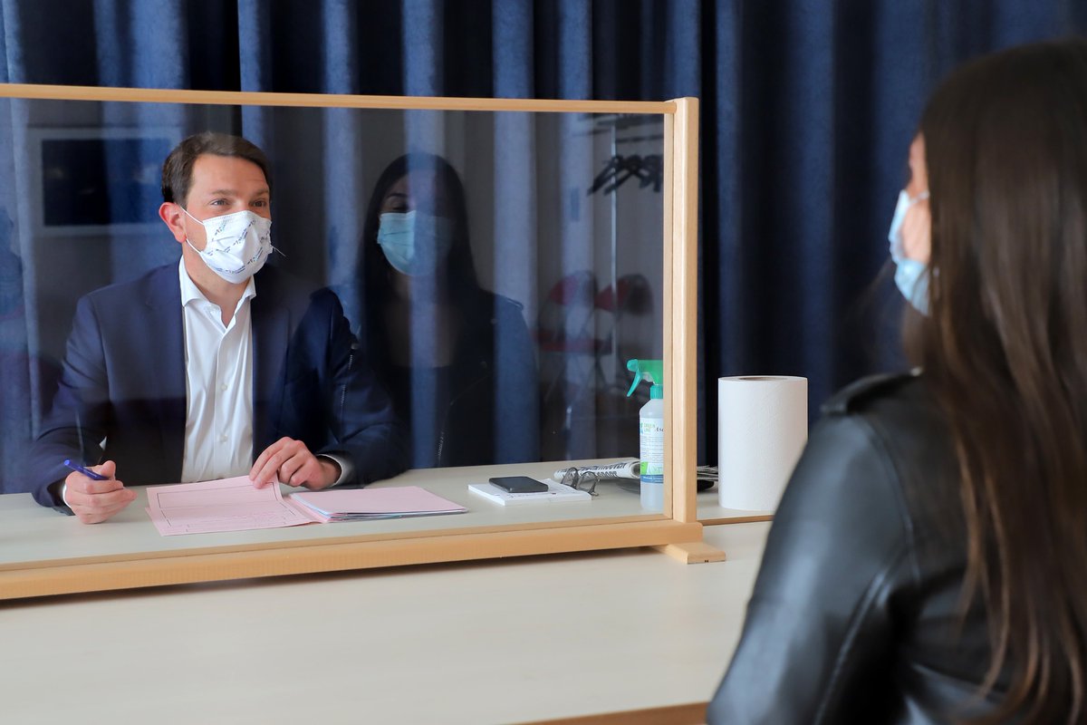 VilledeCMz's tweet photo. A compter de demain, mercredi 9 février, les permanences de @boris_ravignon se déroulent de nouveau en présentiel tous les mercredis de 7 h à 13 h. Pour prendre rendez-vous :
☎️ 03 24 32 40 46
📧 permanence@mairie-charlevillemezieres.fr https://t.co/kH2ixxGu2M