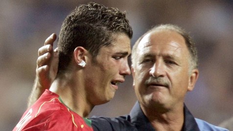 CristianoXtra_'s tweet photo. Luiz Scolari on CR7's father's death:

"It was very hard. It was the moment that created a bond between us, a bond that surpasses the coach-athlete relationship.

"When the news got to us, before a game against Russia, nobody knew how to tell him and nobody wanted to." https://t.co/ZhTIwpWP9P