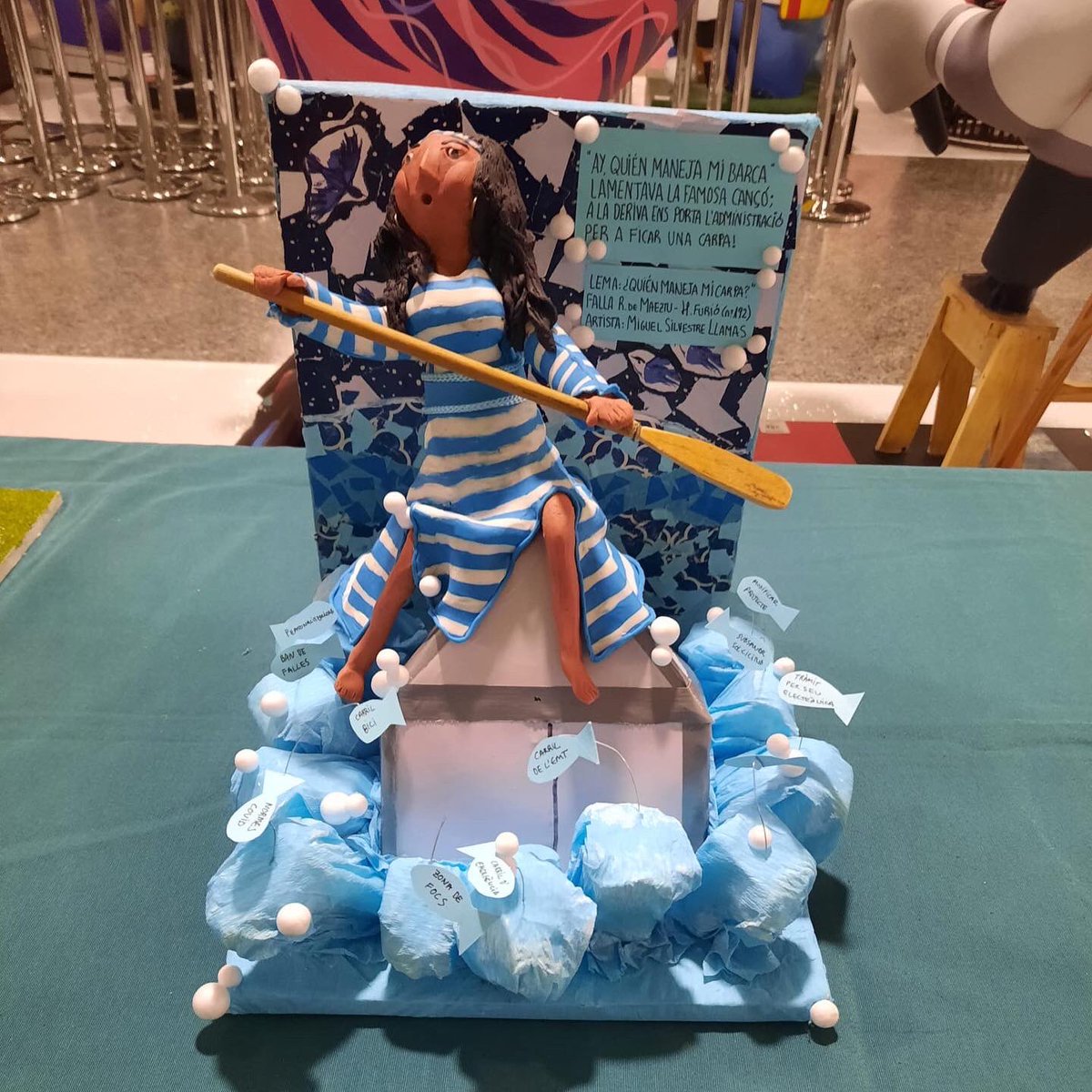 rmaeztuhfurio's tweet photo. 1R PREMI DEL II CONCURS DE MAQUETES D’ESCENES DE FALLA DE @JCF_Valencia!!! 🏆 

Nostra “¿Quién maneja mi carpa?”, sàtira de les dificultats per a muntar les carpes, s’ha fet amb la victòria 🚣‍♂️ 

Podeu visitar-la a l’#ExpoNinot22 👀 

#sentimhumanista https://t.co/DPqi3vct0l