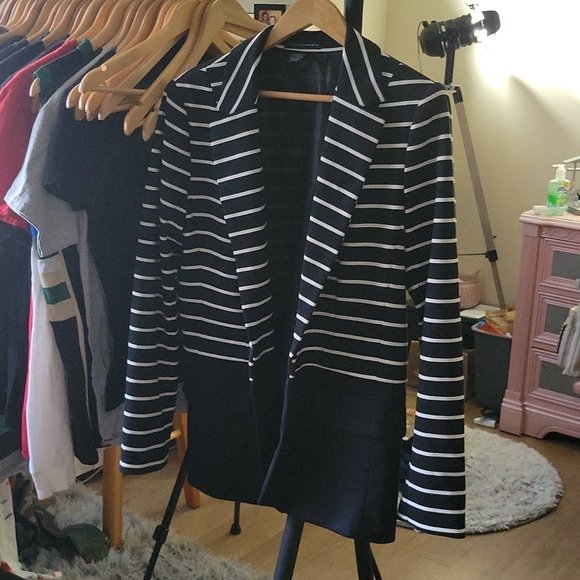 spoolovecleo's tweet photo. So good I had to share! Check out all the items I'm loving on @Poshmarkapp from @bfs1210 @jennyssmiller #poshmark #fashion #style #shopmycloset #lee #styleco #graceelements: https://t.co/q15iGSGUZN https://t.co/bgaoRtLUfK