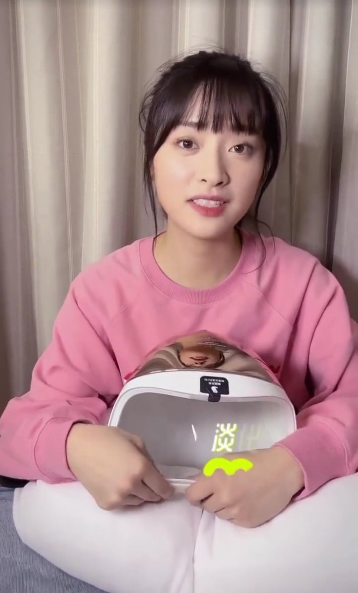 PHmooncakes's tweet photo. Xiao Shen recomendation:
#CellReturnLedMask
Her secret to maintain radiant and young looking complexion despite her busy schedule.😍🤗
#Cellreturn
#ShenYue
https://t.co/3ETAQNnCSM https://t.co/6kwfi2vWjj