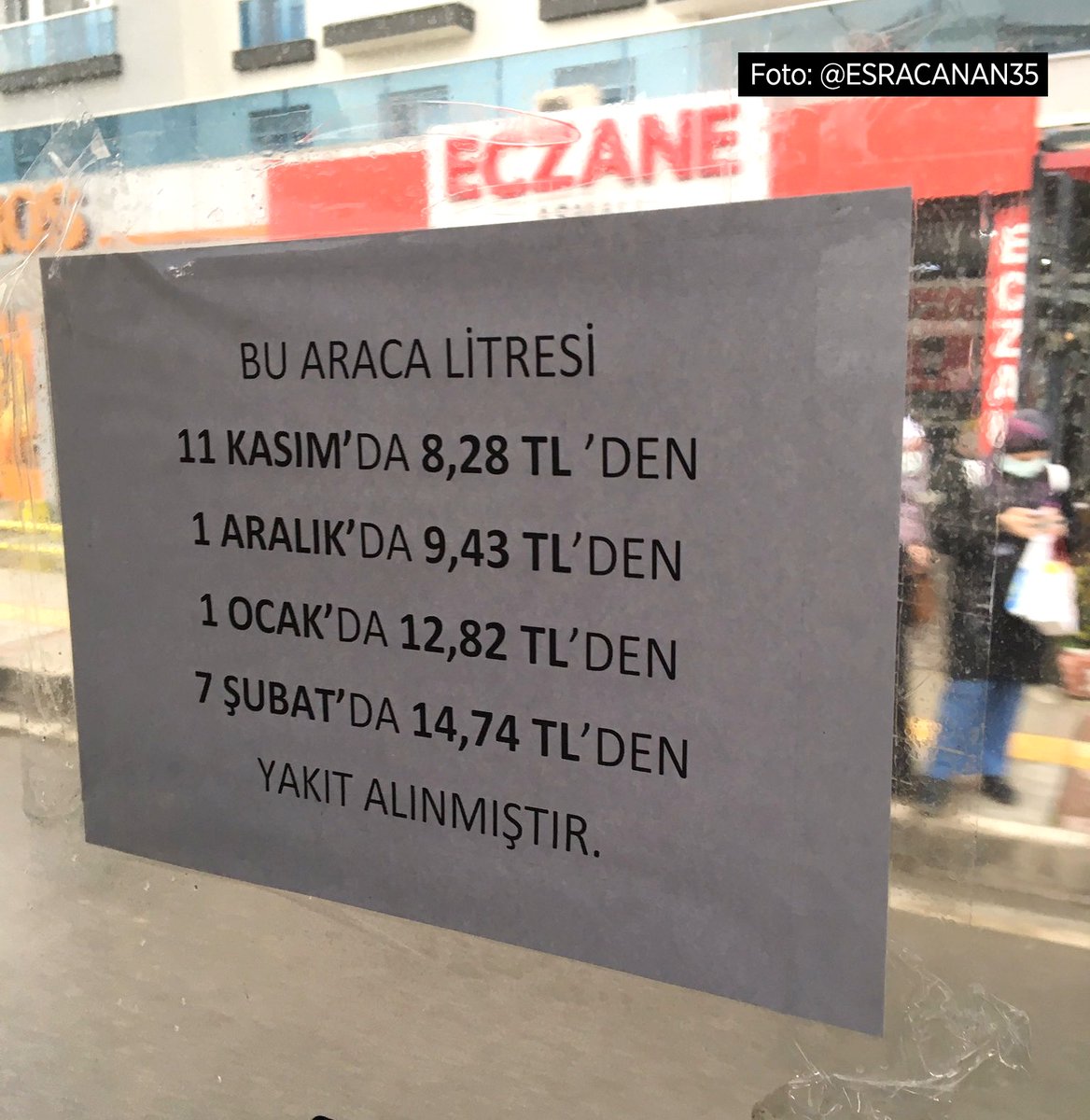 ATuncayOzkan's tweet photo. Bir minibüsün camından... Vatandaşın hali perişan. https://t.co/1jaETAYrRA