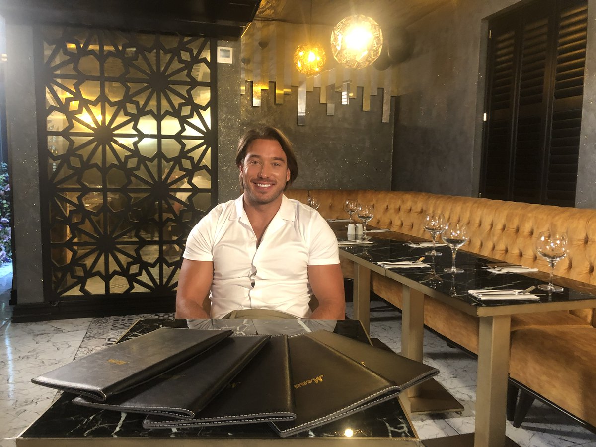 itvdinnerdate's tweet photo. Will James Lock find an absolute sort over dinner? Tune in to @ITVBe at 8pm to find out!

#datingshow #dinnerdate #celebritydinnerdate #dating #newseries #TOWIE #theonlywayisessex #absolutesort #jameslock #essex #lovelife #love #celebrityseries #datinglife #dates https://t.co/NCHZNDfnKj