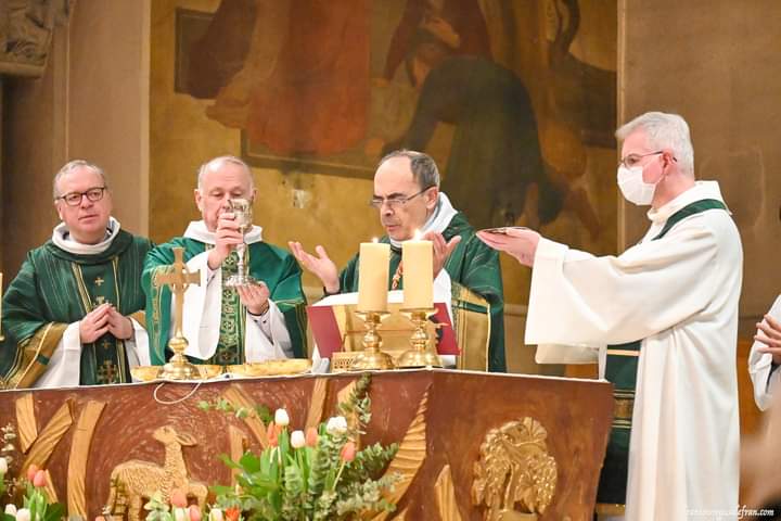 Remerciement:
Cardinal Philippe <a href="/CardBarbarin/">Cardinal Barbarin</a>; Dialogue autour du Magnificat avec le Pasteur Joly  et messe du samedi soir à Saint <a href="/FerdinandTernes/">Saint Ferdinand</a> 
#festivaldubeau