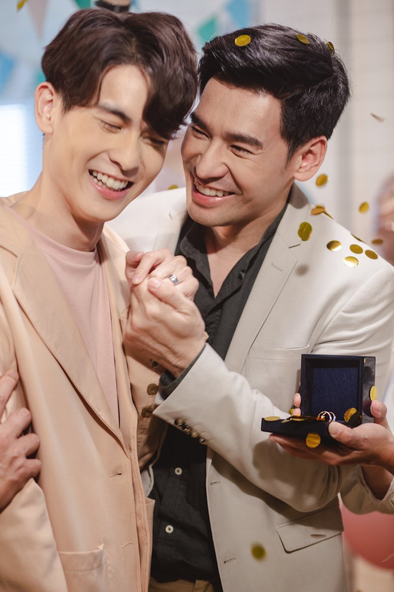 PorschArm's tweet photo. #ใจเต็ม เพลงใหม่ของ Season Five #พอร์ชอาม เล่น MV ด้วยกันครั้งแรกเลยน้าา งานแสดงคู่กันครั้งแรกเลยน้าา ฝากด้วยครับ เพลงเค้าเพราะมาก MV ก็ฟินมากจริงๆ
ฟัง #ใจเต็ม จาก Season Five ได้แล้วทาง Youtube : ME RECORDS 
📍 https://t.co/egjsUL3qms 
#seasonfiveband #merecordslabel #muzikmove https://t.co/QKIqH4cowh