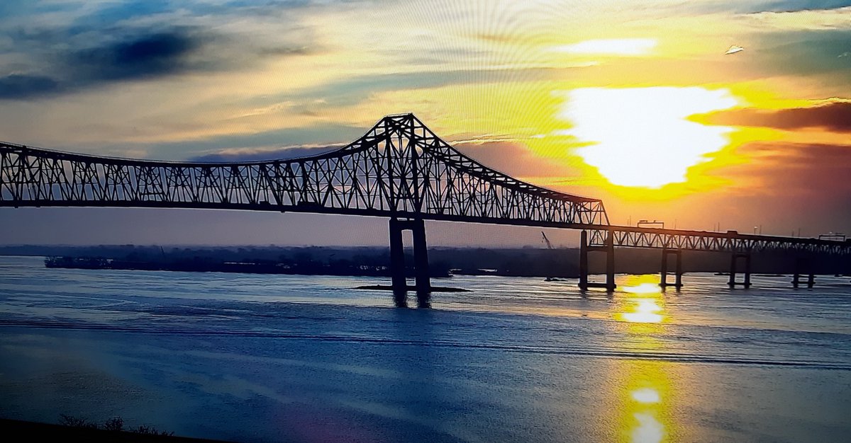 JasonLeeOnAir's tweet photo. Happy Tuesday friends! @phl17 #CommodoreBarryBridge https://t.co/AEOpLQqDWa