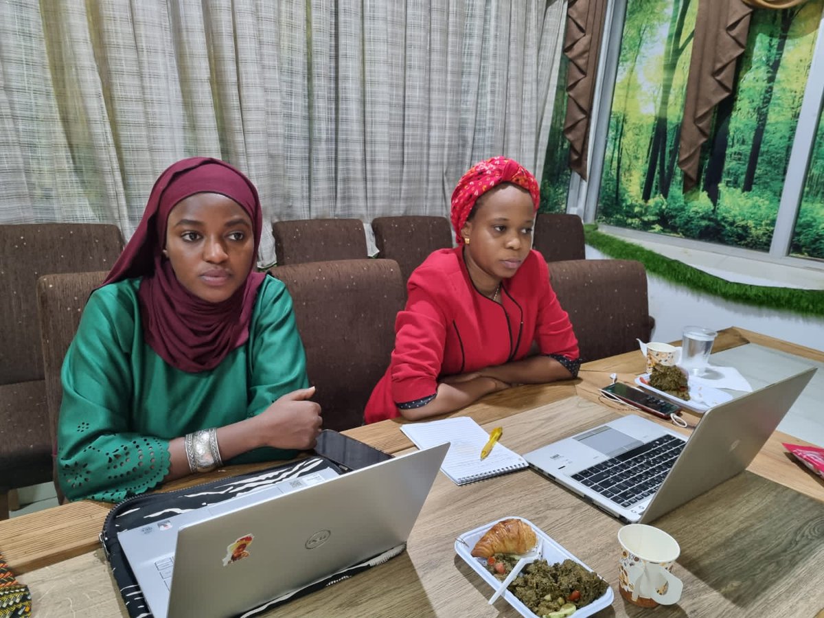 GirlsinICTNiger's tweet photo. Elles étaient avec nous pour se former sur @GoogleWorkspace et @canva afin d'implémenter ces acquis dans la vie quotidienne. 😍😍
🎁Une parmi elles aura un bonus d'utilisation de trois (3) mois de #CanvaPro.🎉
#girlsinict #womencancode #girlsinictniger #womenintech https://t.co/QusR8BLfXb