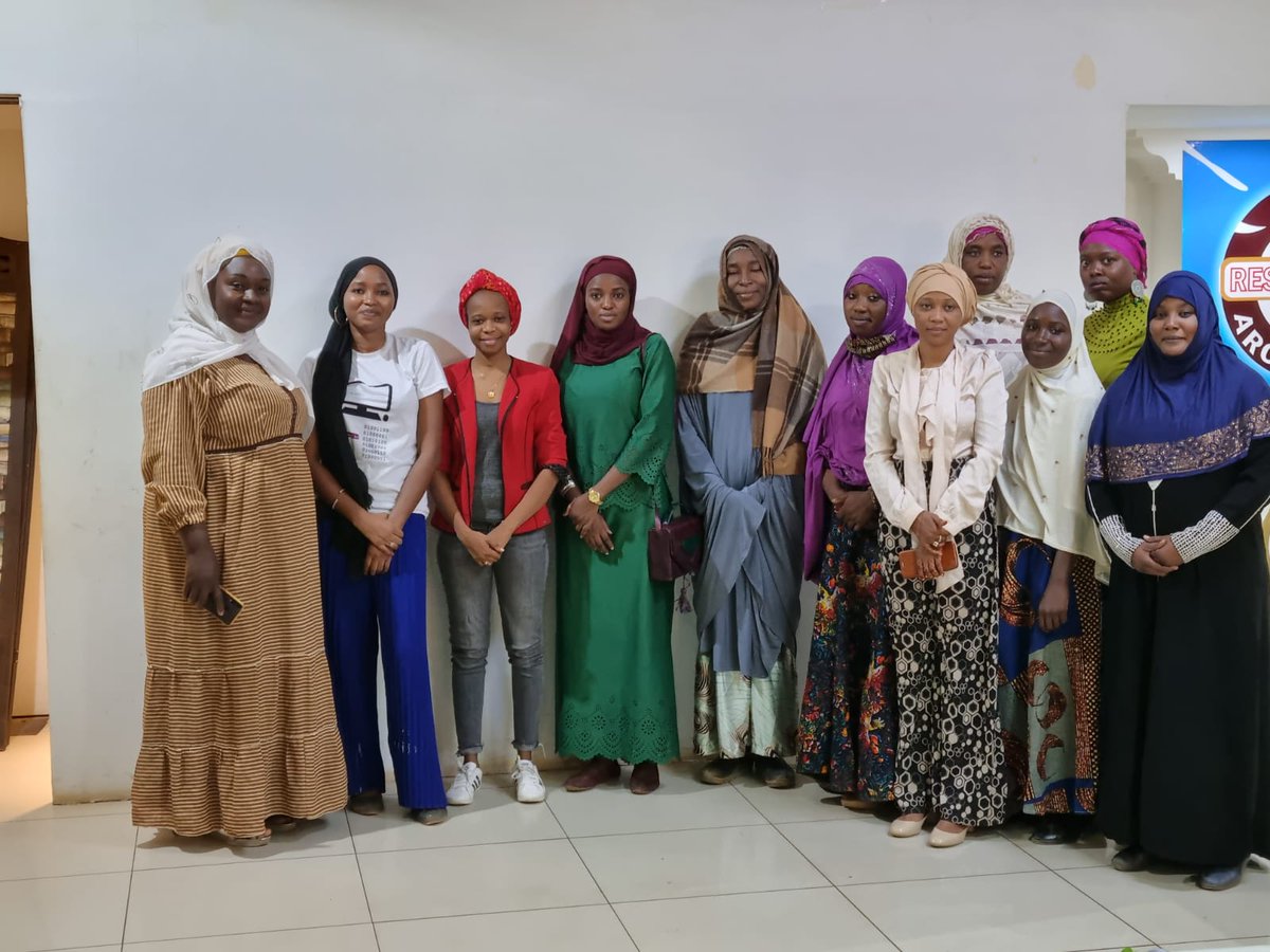 GirlsinICTNiger's tweet photo. Elles étaient avec nous pour se former sur @GoogleWorkspace et @canva afin d'implémenter ces acquis dans la vie quotidienne. 😍😍
🎁Une parmi elles aura un bonus d'utilisation de trois (3) mois de #CanvaPro.🎉
#girlsinict #womencancode #girlsinictniger #womenintech https://t.co/QusR8BLfXb