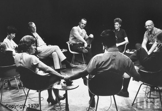 IACPsocial's tweet photo. "Senza dubbio nell'esperienza del gruppo d'incontro l'individuo trova spesso un balsamo alla sua alienazione, alla mancanza di rapporto con gli altri." 

#carlrogers #iacp #iacproma  #incontro #gruppodiincontro #ascolto #climafacilitante #pastpresentfuture https://t.co/4M6u0Gyc9H