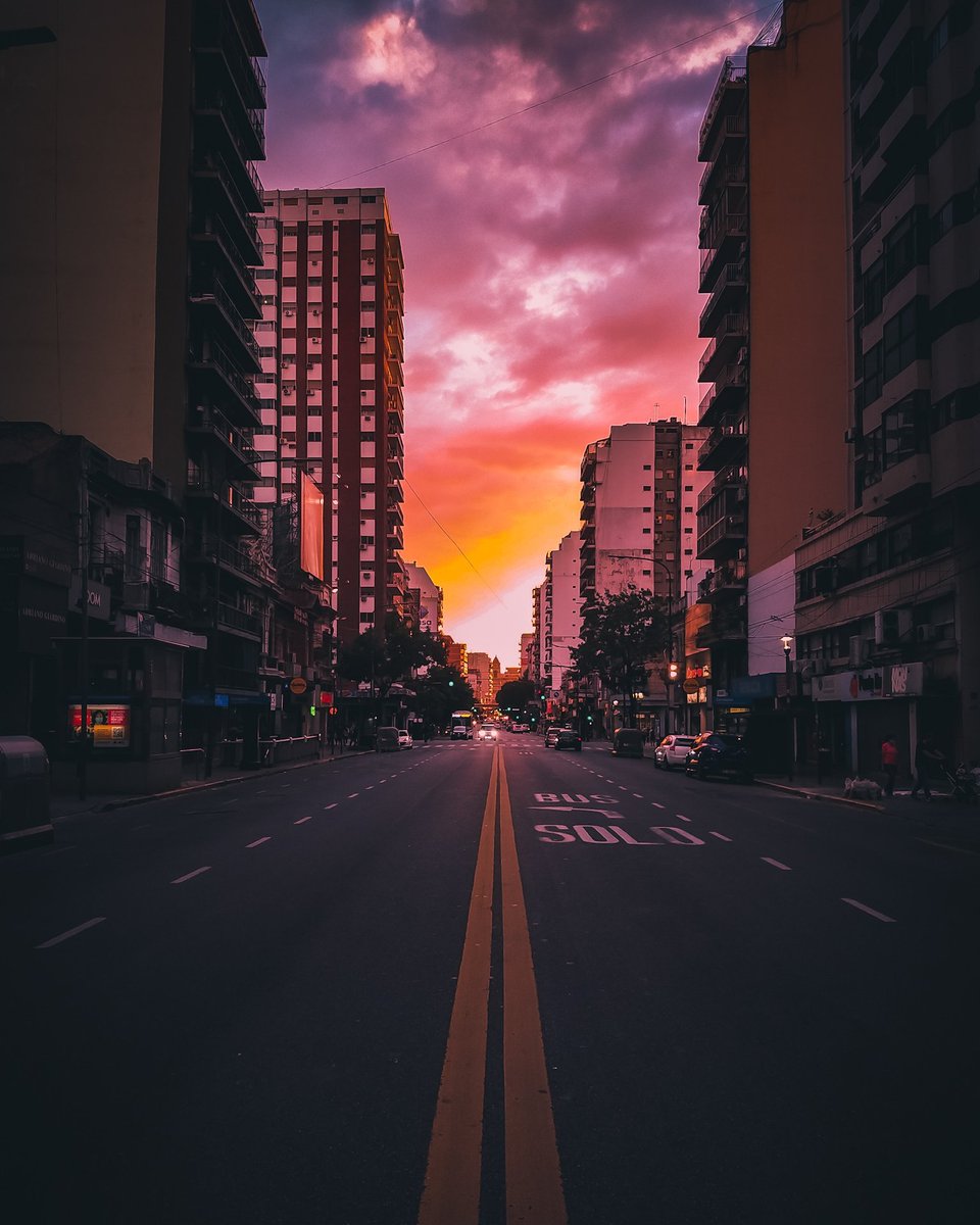 Atardecer en la city porteña
#sunsetphotography #BuenosAires #Atardecer #sunsets #StreetArt #colors #photography #fotografia