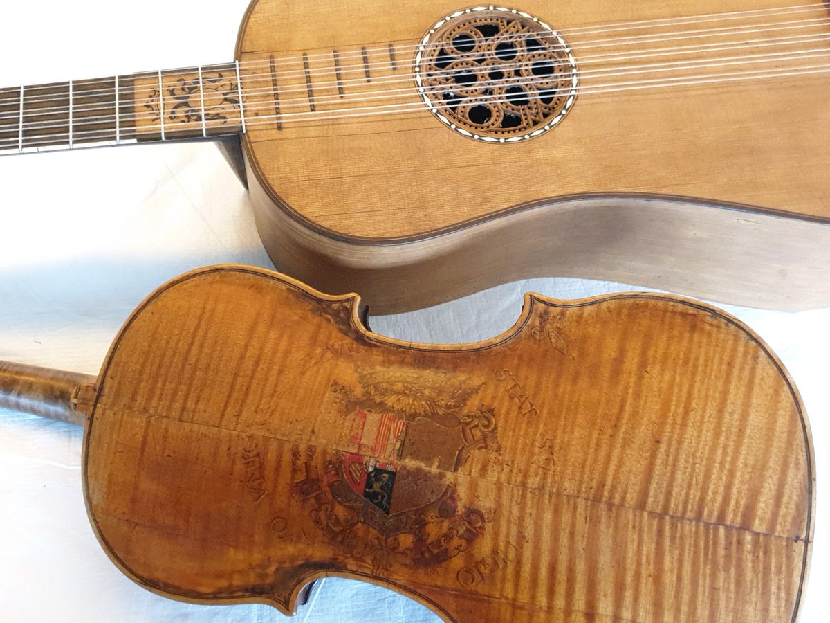 echard_jp's tweet image. Cremonese rarities in the #collection of the #museedelamusique @philharmonie: one of the very few extant guitars by Antonio #Stradivari (ca.1680) &amp;amp; the tenore by Andrea Amati (bef. 1568) bearing the arms of Élisabeth of Valois, spouse of Philip II of Spain. #cremona #stradivarius