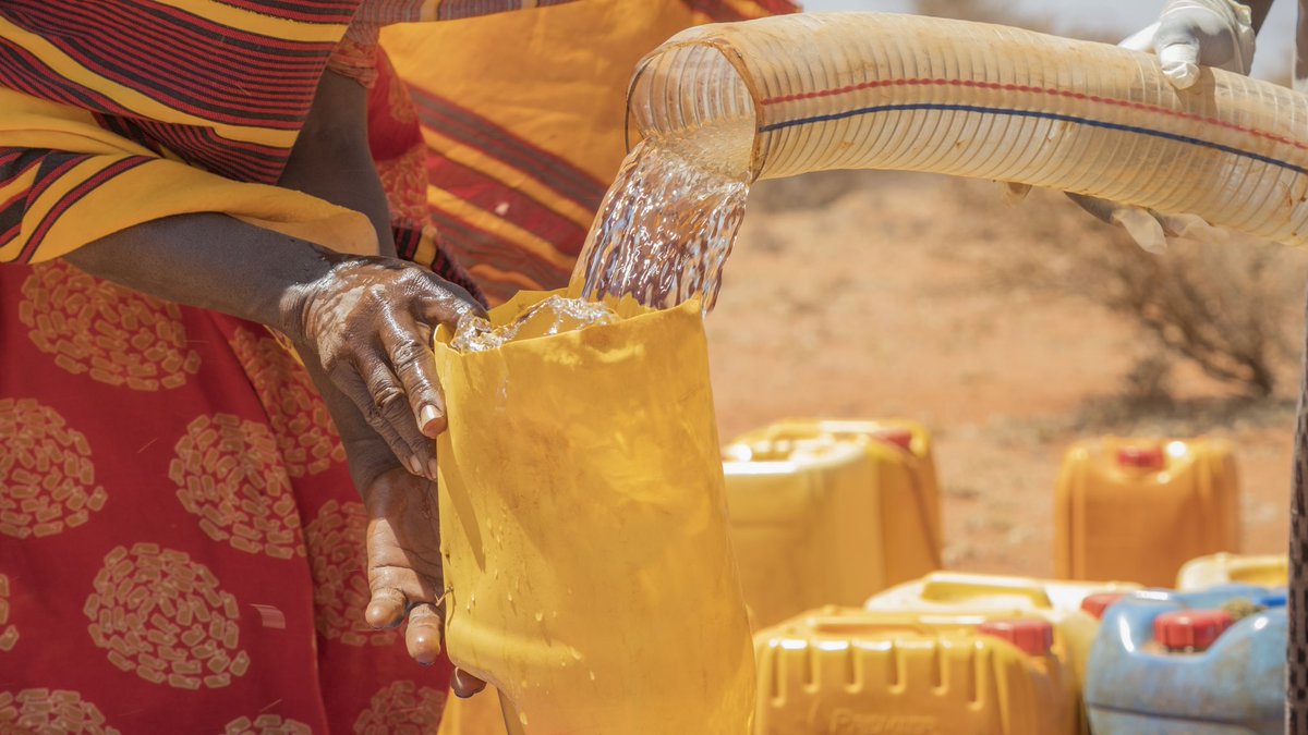 iom_somalia's tweet photo. IOM teams are working non-stop to bring much needed water to rural and displaced communities in south and central Somalia. 💧

We must act now to avoid further needs in the next few months.

#DroughtinSomalia #ClimateEmergency https://t.co/OJvl79JFOg