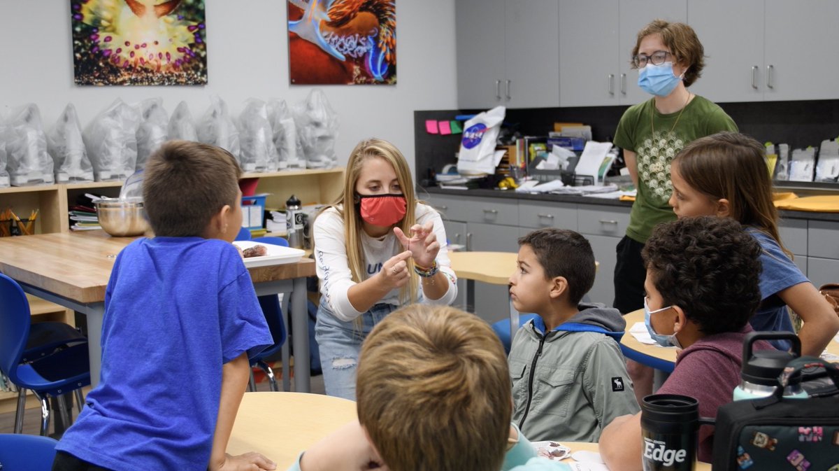 REEF_org's tweet photo. REEF Staff member Madalyn Mussey showcases a venomous lionfish spine for @OceanStudies' Everglades Ambassador Club in Florida. This education program was funded by United Way of Collier and the Keys. 
[photo by Maddie Brownfield]
#MarineConservation #OceanStudies #lionfish https://t.co/ZASB7W6SCi