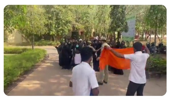 BappiMaji's tweet photo. #JaiShriRam #HijabRow #Hindutva
Our boys be like: https://t.co/MuZylJLMHn