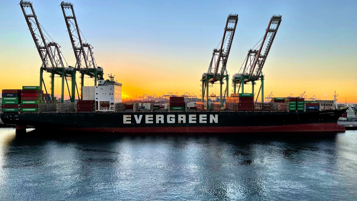 bertgrimm's tweet image. Monday sunrise at Port of Los Angeles.