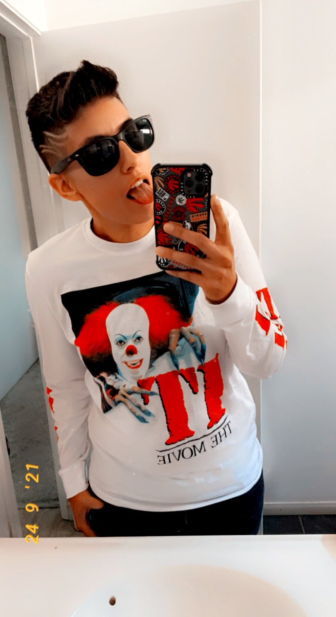 aly_fromcali's tweet photo. Pennywise is the homeboy https://t.co/PMJ8zJJGRd