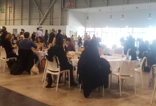 Ήρθα σε ένα gala σήμερα για την κλίματικη αλλαγή από την ΕΕ και υπήρξε αναστάτωση γιατί ο μπουφές δεν ήταν ΧΑΛΑΛ. (Υπήρχε μόνο vegetarian και ψάρι)
Είστε έτοιμοι;