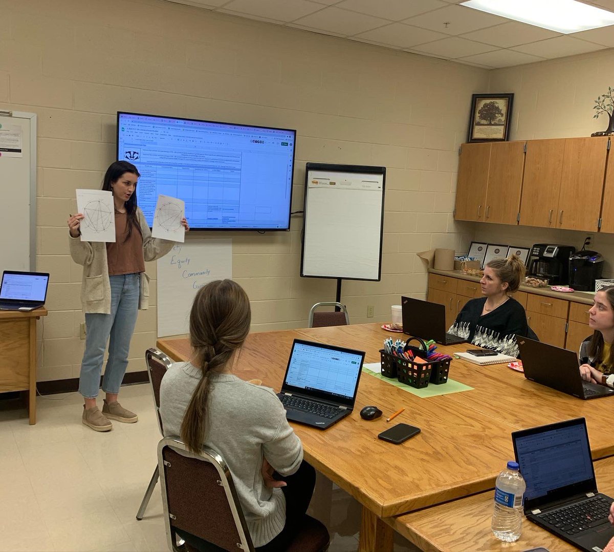 BeebeMiddle's tweet photo. One of our awesome interns, Ms. Woods, shared a strategy for Socratic seminars during our Professional Learning Community (PLC) meetings today! Great job Ms. Woods! #BPRD #BMSTogether https://t.co/VJPXPwcp4g