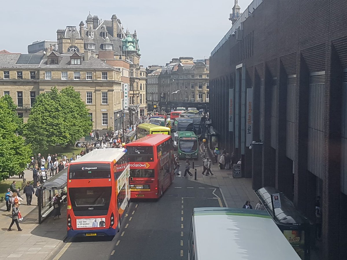 geoanorak's tweet photo. Great to see so many participants at our show and tell for work we are doing with Dept for Transport @urbanobserv @UoM_Observatory @BhamUrbanObs @dft @turinginst @UKCRIC harmonising real-time data streams and metadata to realise urban transport digital twins. https://t.co/VYIpHms0TP