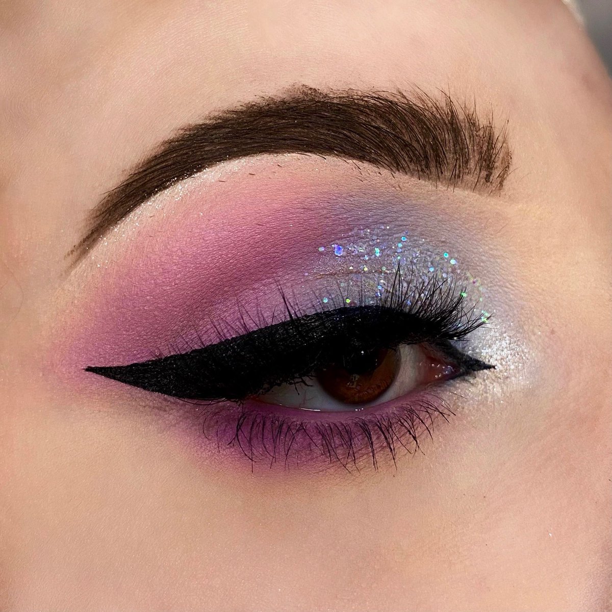 michelles_art_'s tweet photo. 💘 𝓡𝓸𝓶𝓪𝓷𝓬𝓮 💘

Details on IG: michelles.artistry ❤️

@ColourPopCo @NYXCosmetics @elfcosmetics @ABHcosmetics @fentybeauty https://t.co/7txDA8vw2P