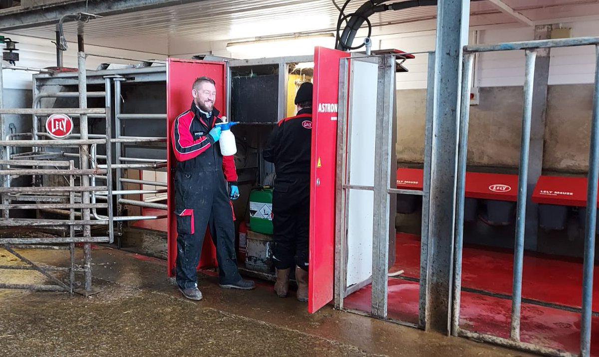 LelyHolsworthy's tweet photo. New engineers Jez & Bert are continuing their Astronaut A3 service training with Team lead & Product Specialist Carl on a farm near Truro this week.
#engineers #engineertraining #lelydevonandcornwall #cornwallfarming #farminguk #lelyastronaut #teamdairy #milkingrobot https://t.co/uKRZT3Y0hA