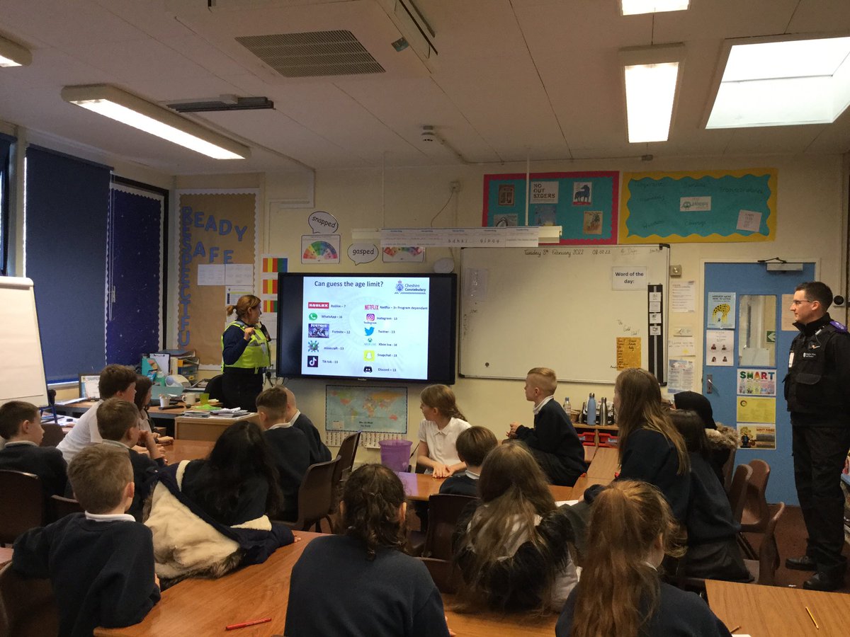 UptonWestleasch's tweet photo. #WestleaHollyY5 had a great workshop delivered by Beth and Andy from @cheshirepolice today. We were reminded about how important it is to stay safe online and what to, and what not to post! #WestleaComputing https://t.co/qgG8rA60qQ