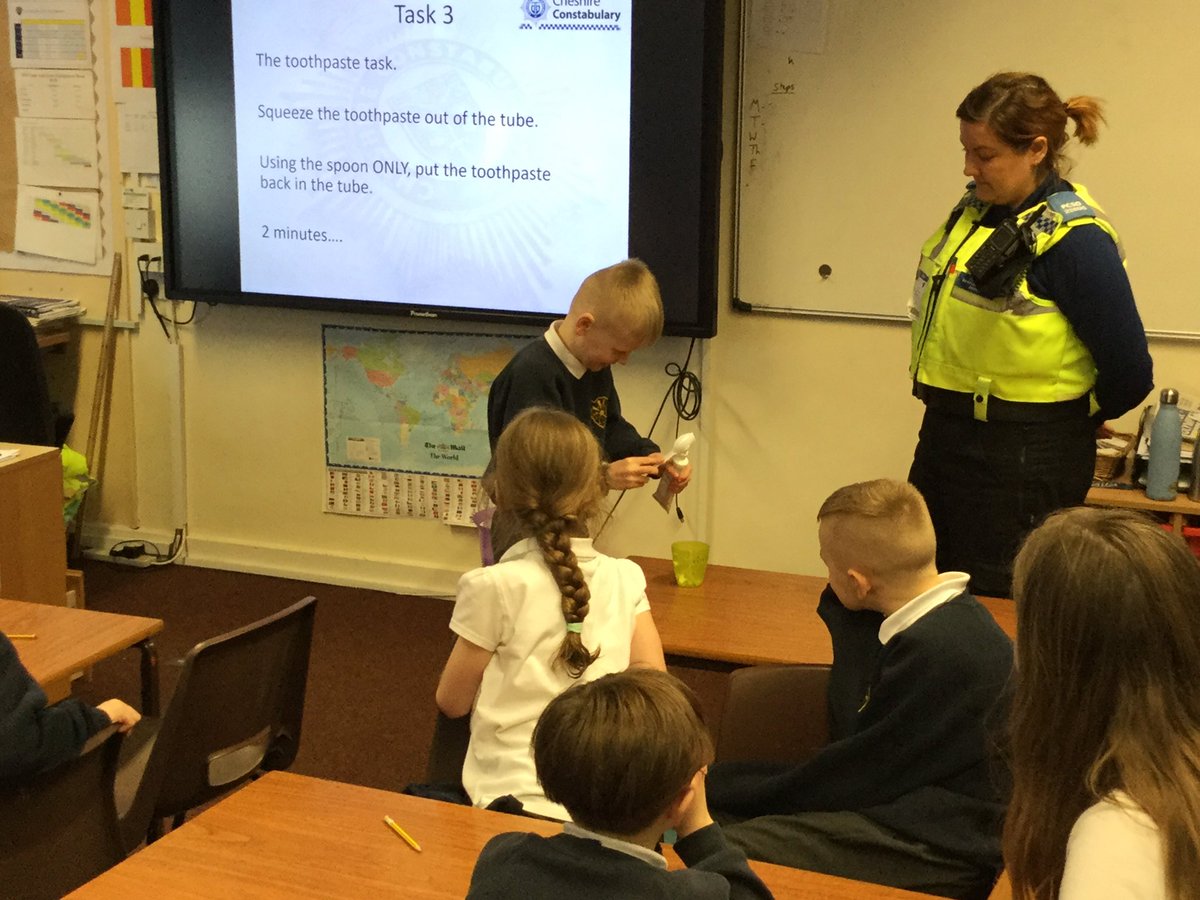 UptonWestleasch's tweet photo. #WestleaHollyY5 had a great workshop delivered by Beth and Andy from @cheshirepolice today. We were reminded about how important it is to stay safe online and what to, and what not to post! #WestleaComputing https://t.co/qgG8rA60qQ