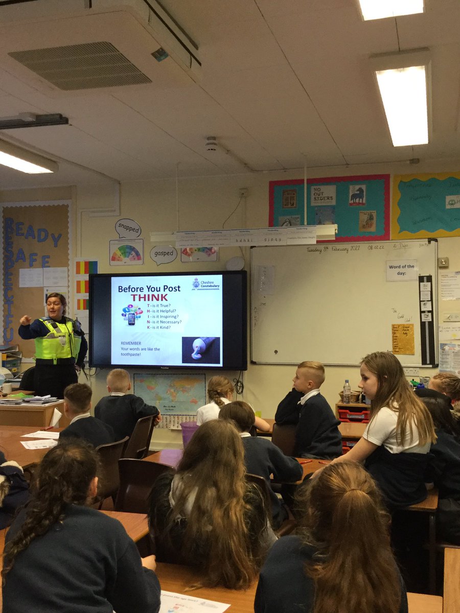 UptonWestleasch's tweet photo. #WestleaHollyY5 had a great workshop delivered by Beth and Andy from @cheshirepolice today. We were reminded about how important it is to stay safe online and what to, and what not to post! #WestleaComputing https://t.co/qgG8rA60qQ
