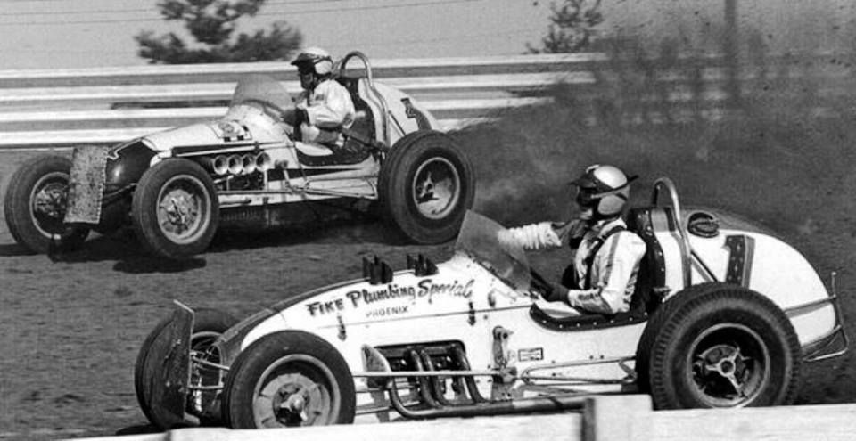 jlcooke99's tweet image. It's #TurnTwoTuesday , 2 of The Absolute Toughest Dudes ever; @AJFoytRacing &amp;amp; Parnelli Jones at Terra Haute, ' The Action Track ' @DocPunchESPN @NorrisMcDonald2 @PeterMDeLorenzo @jim_knipe @DaveyHamilton @ndcar @Basso488 @tgvanhorne @mjbyers333 @DrMarkDHowell @SprintCarNews