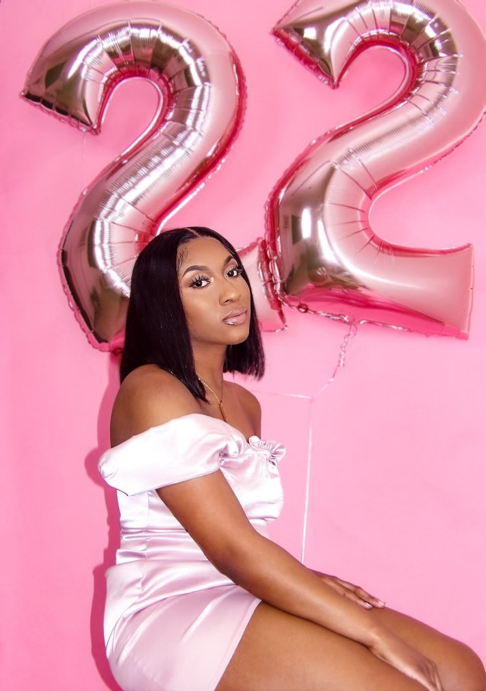 _Royailee's tweet photo. THIS IS 22🥳 HAPPY BIRTHDAYYYY TO ME!!!!💕 #AquariusSeason https://t.co/zChUYlPCBN
