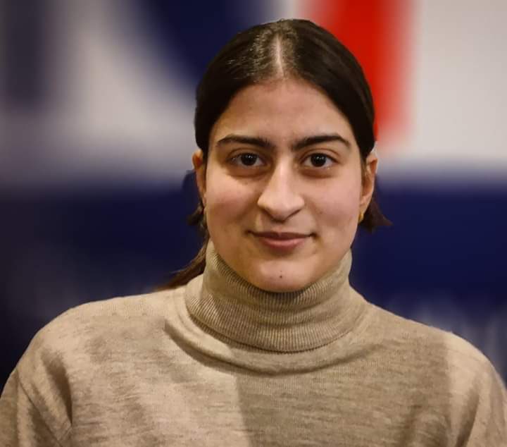 hussain_imtiyaz's tweet photo. Aroosa Parvaiz from Srinagar secured first position in Science stream of 12th class annual exam conducted by J&amp;K Board. She got 499/500. Congratulations young lady. 
Keep it up. https://t.co/wlbefghsmv