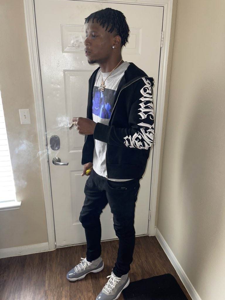 Teamstackk's tweet image. Them guys cool but we don’t feel em we ain’t on no buddy shit, I fwu but I can’t LOVE🖤 that slutty b*tch…. #FreeLowkey #BigStackk #Ghg