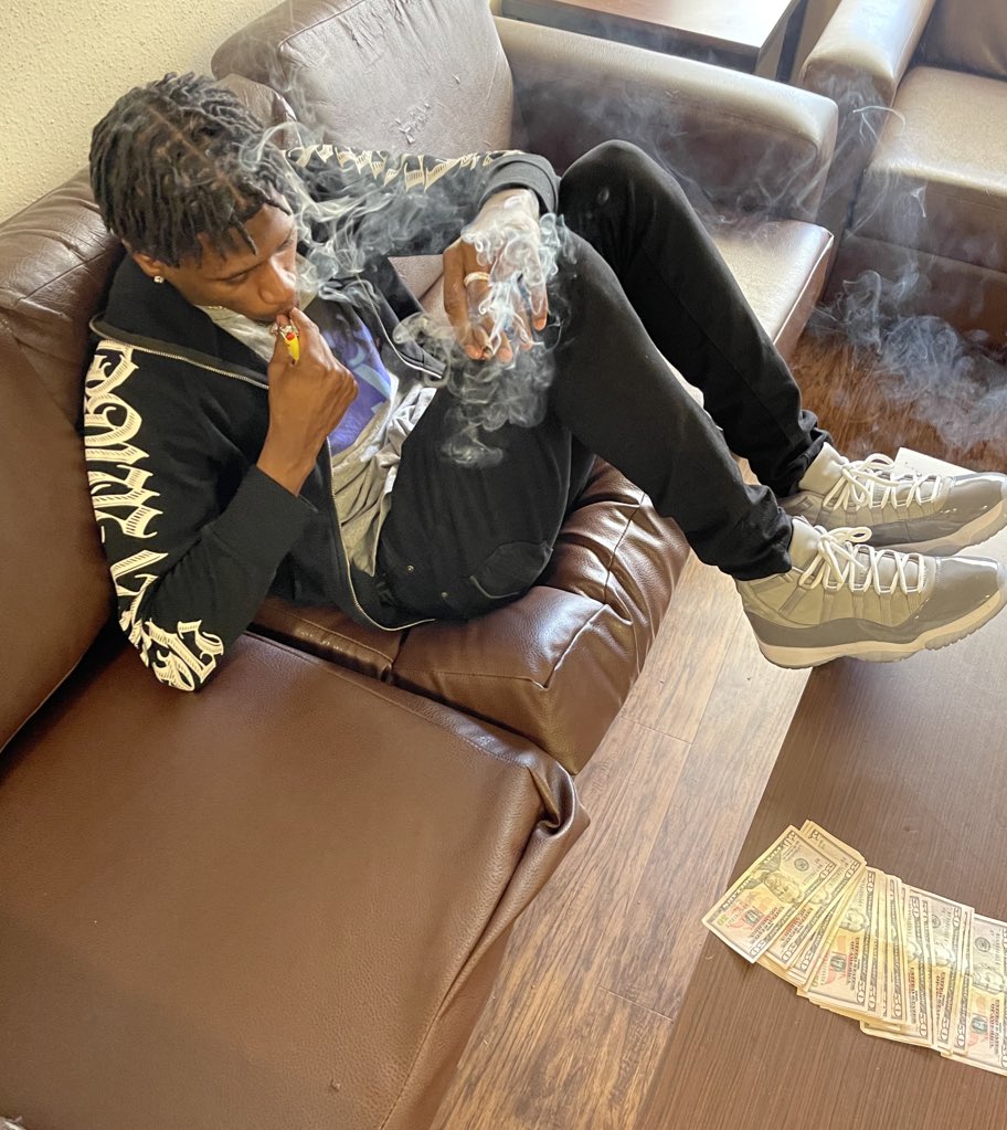 Teamstackk's tweet image. Them guys cool but we don’t feel em we ain’t on no buddy shit, I fwu but I can’t LOVE🖤 that slutty b*tch…. #FreeLowkey #BigStackk #Ghg