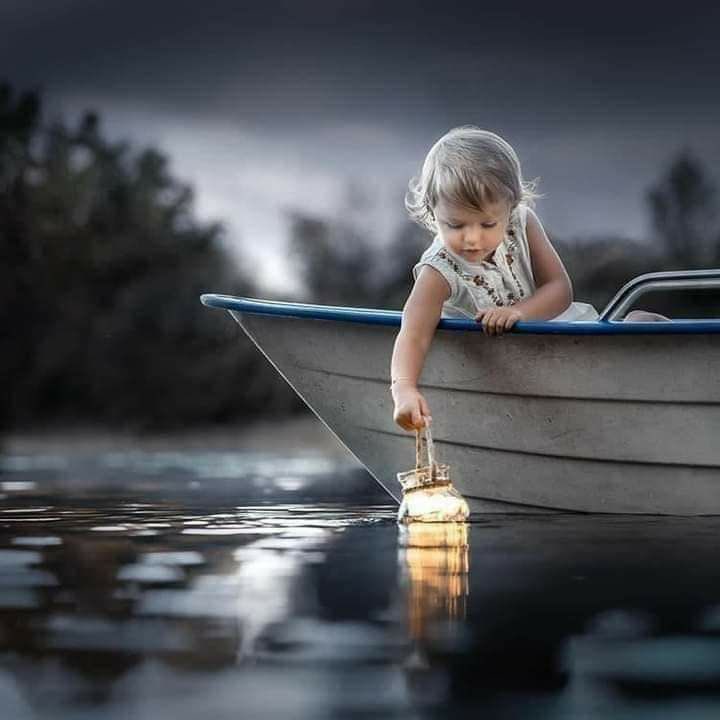 🤍🖇

- الزمن الجميل لا يسقط علينا من السماء، إنما نحن الذين نصنعه بأنفسنا، إنه في قلوبنا🥀🔕.........