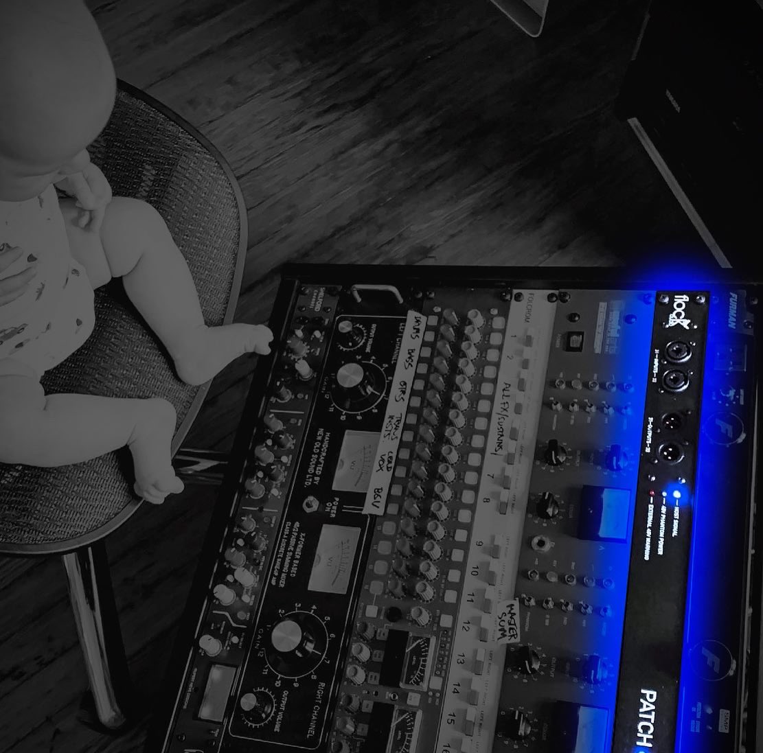 Start em off young and on the right track when it comes to analog hardware routing! (Photo: @heezonfire) Use your Analog Hardware like plugins with simple drag + drop intuitive functionality plus so much more!  Contact your preferred Flock Audio Dealer!